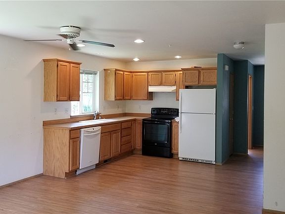 2nd image of 1221 Hawthorne Pl