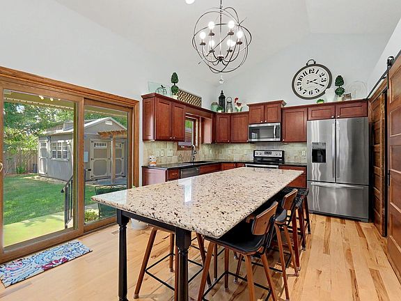 5th image of 1603 N Parkridge St