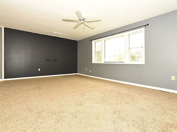 4th image of 215 Samantha Dr