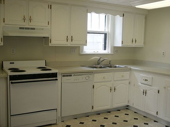 3rd image of 38 N Brinker Ave