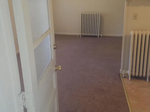 121 Woodside Ln, Bay City, MI 48708