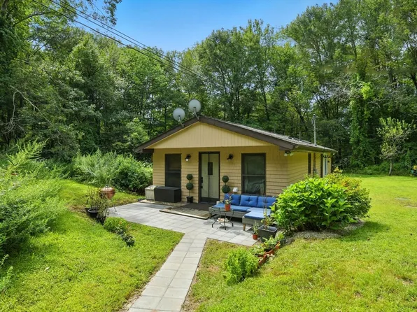 68 Stagecoach Rd, West Brookfield, MA 01585