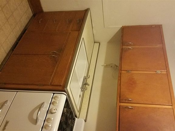 5th image of 221 S Taylor St