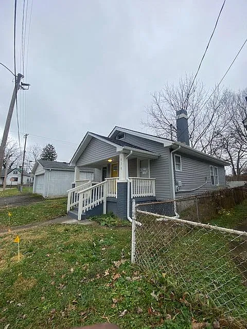 2 bed, 1.0 bath, 725 sqft, $1,295 — Photo 3