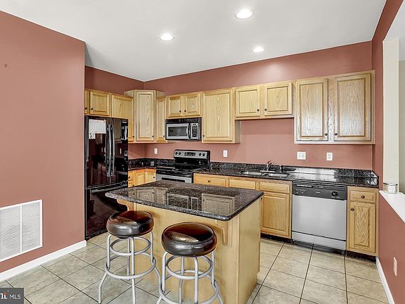 4th image of 216 Meriweather Dr