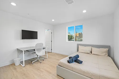 1029 Lord St Photo 1