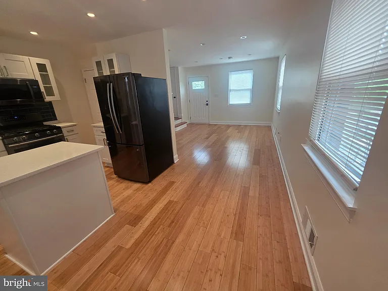 636 Burns St SE — Photo 9