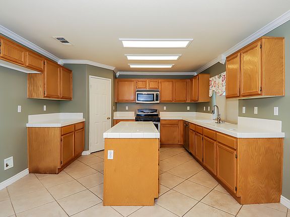 3rd image of 37916 Amberleaf Ct