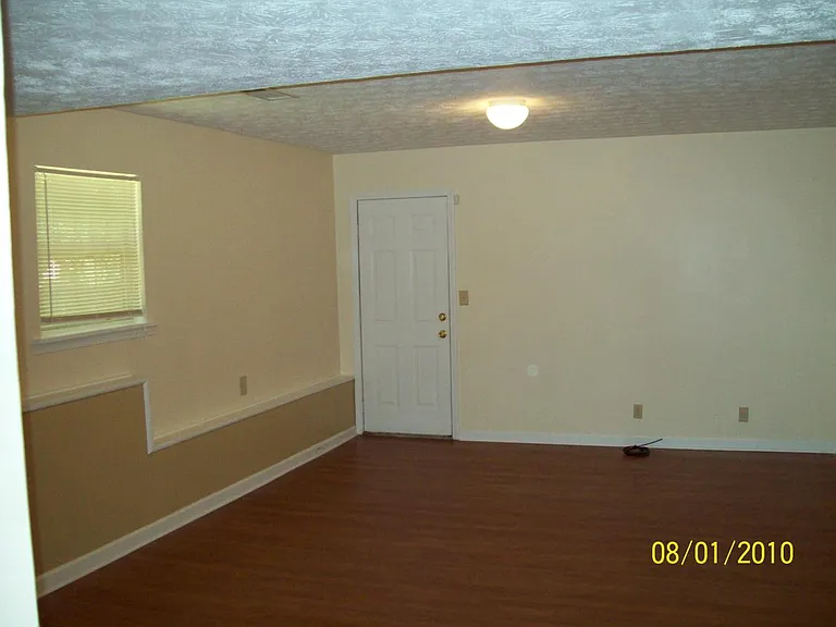 1433 Timms Cir SE — Photo 3