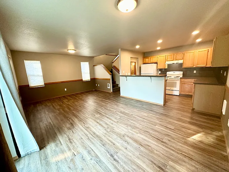 2102 N Yellowstone St — Photo 21