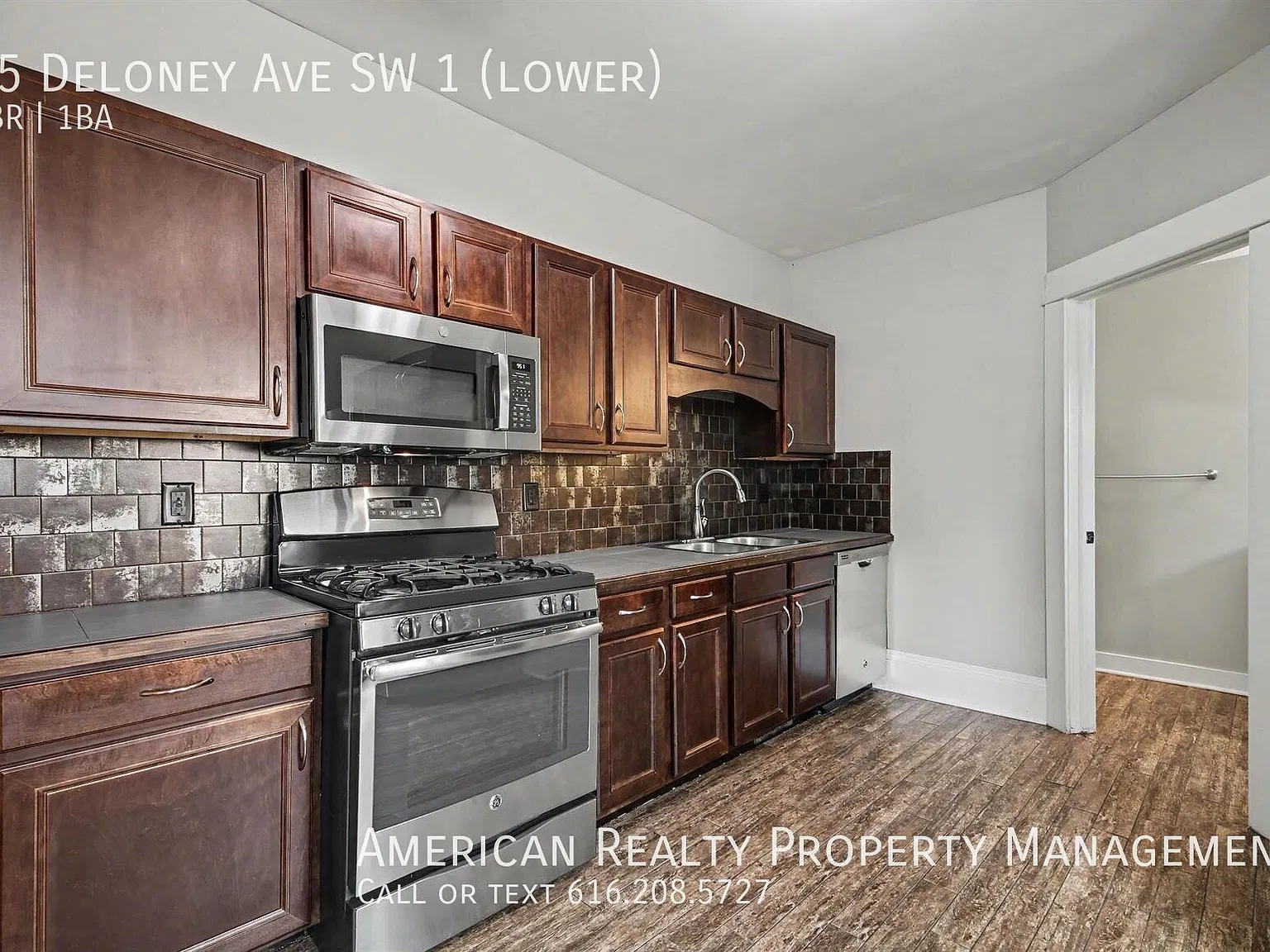 15 Deloney Ave SW — Photo 4