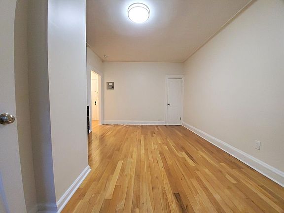 3rd image of 3805 Crescent St APT 1A