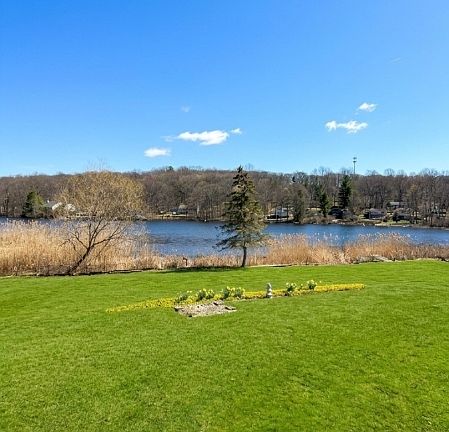 3rd image of 502 Otterhole Rd