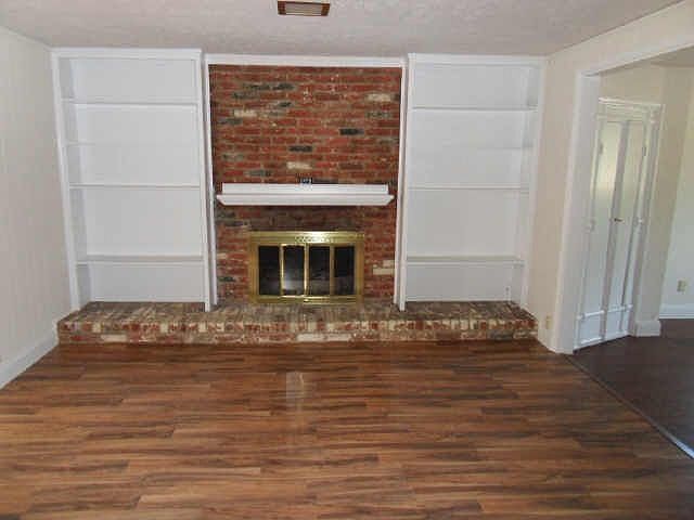 2nd image of 1008 E Spring Valley Rd