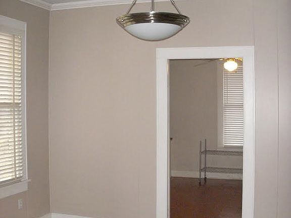 Dining room to kitchen