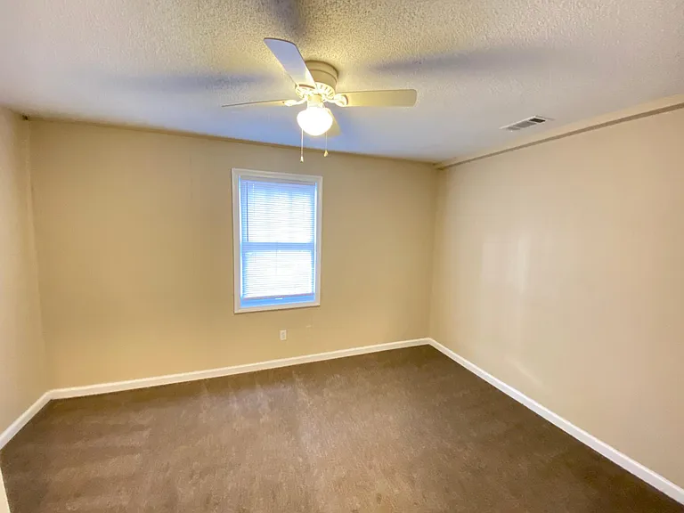 2189 Hillside Ave — Photo 4