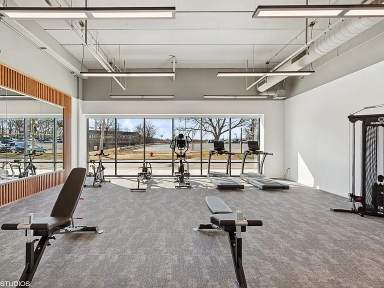 One Fifty Seven Oak Forest — Photo 19