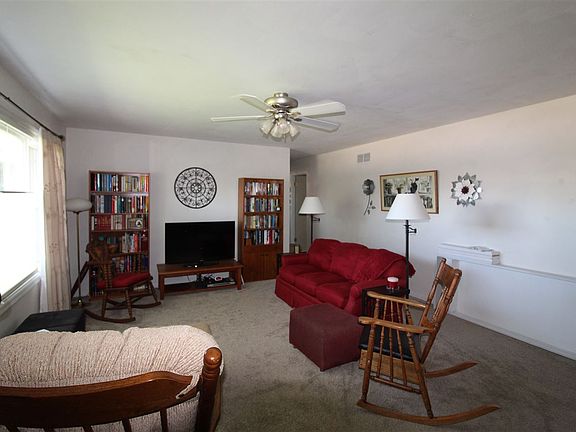 4th image of 2814 W 1st St
