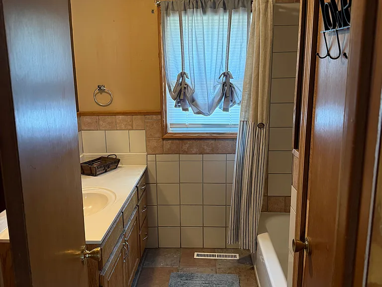 503 E Oliver St — Photo 22