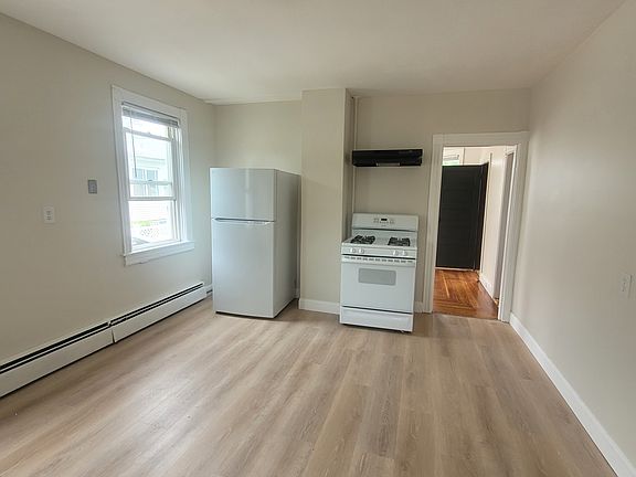 4th image of 10 Molter St #1