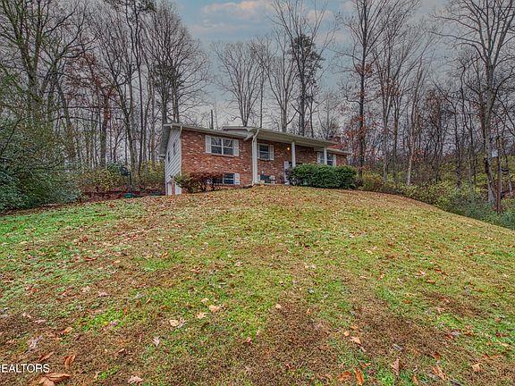 2nd image of 1713 Timberlane Cir