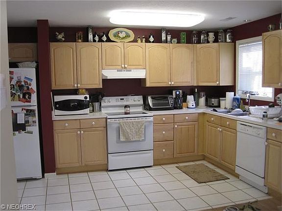 3rd image of 103 Gaylord St