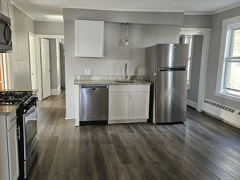 16 West St — Photo 2