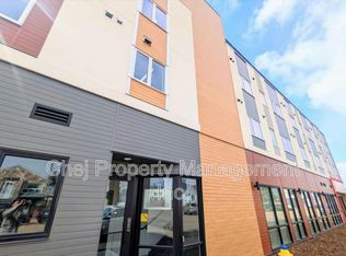 10882 98th St NW #201, Edmonton, AB T5H 2P5