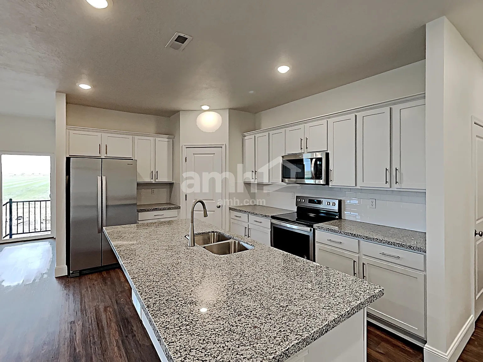 4 bed, 2.5 bath, 2313 sqft, $2,935 — Photo 4