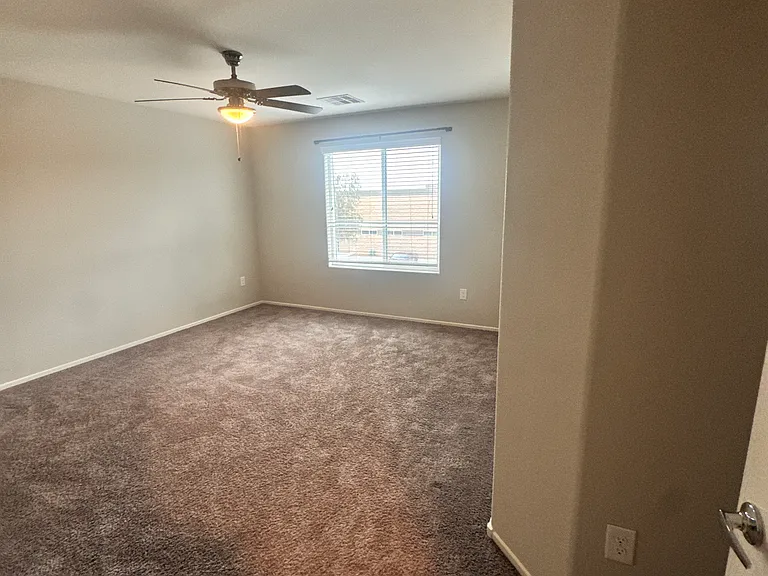 White Opal St — Photo 19