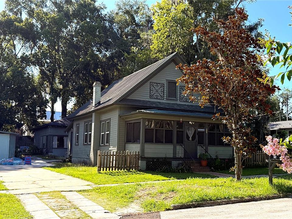 1st image of 217 NE TUSCAWILLA AVENUE