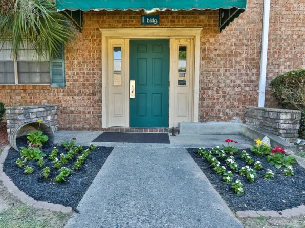 Courtyards Apartments