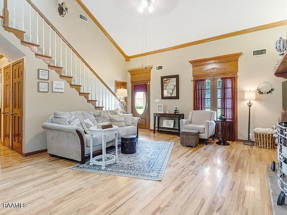 3rd image of 304 Wallingsford Cir