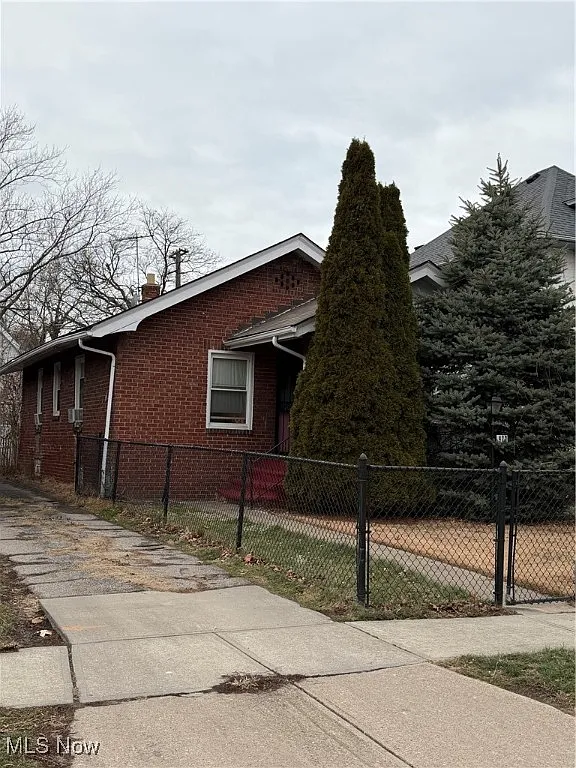 422 E 147th St photo 1
