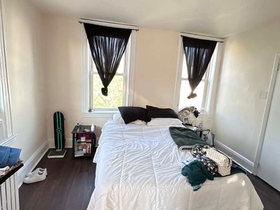 1st image of 148 Kingsland Ave