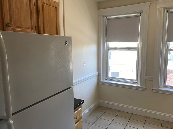 5th image of 62 Woodstock Ave #16
