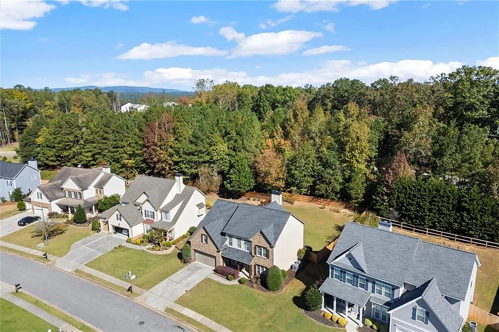 5 bed, 3.0 bath, 3074 sqft, $3,300 — Photo 3