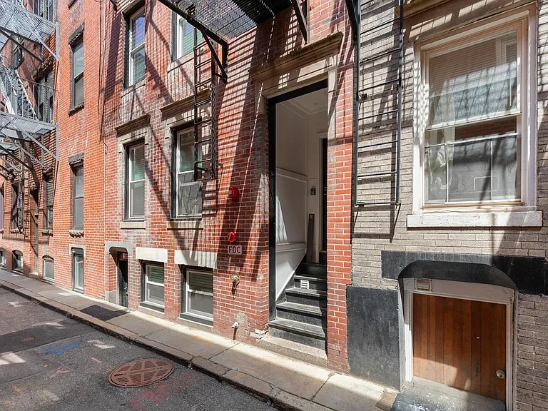 19 Bartlett Pl #1 — Photo 6