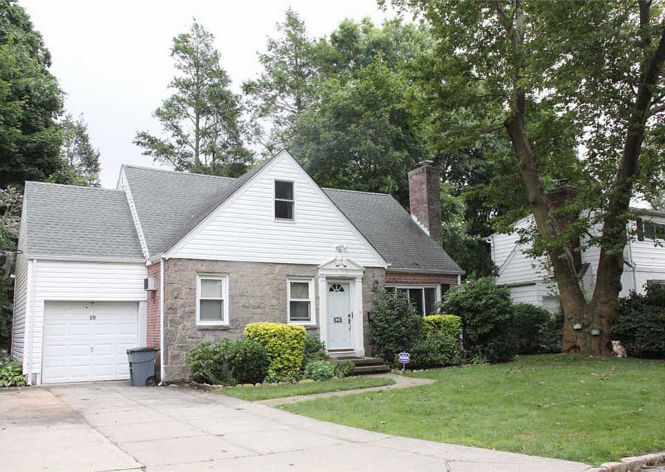 1st image of 19 Cornell Dr
