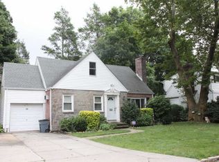 19 Cornell Dr, Great Neck, NY 11020
