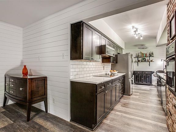 3rd image of 1412 Wisteria Way