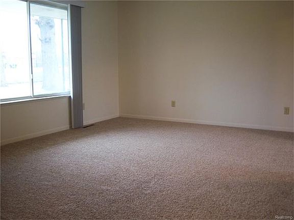 3rd image of 5611 E Grand River Ave