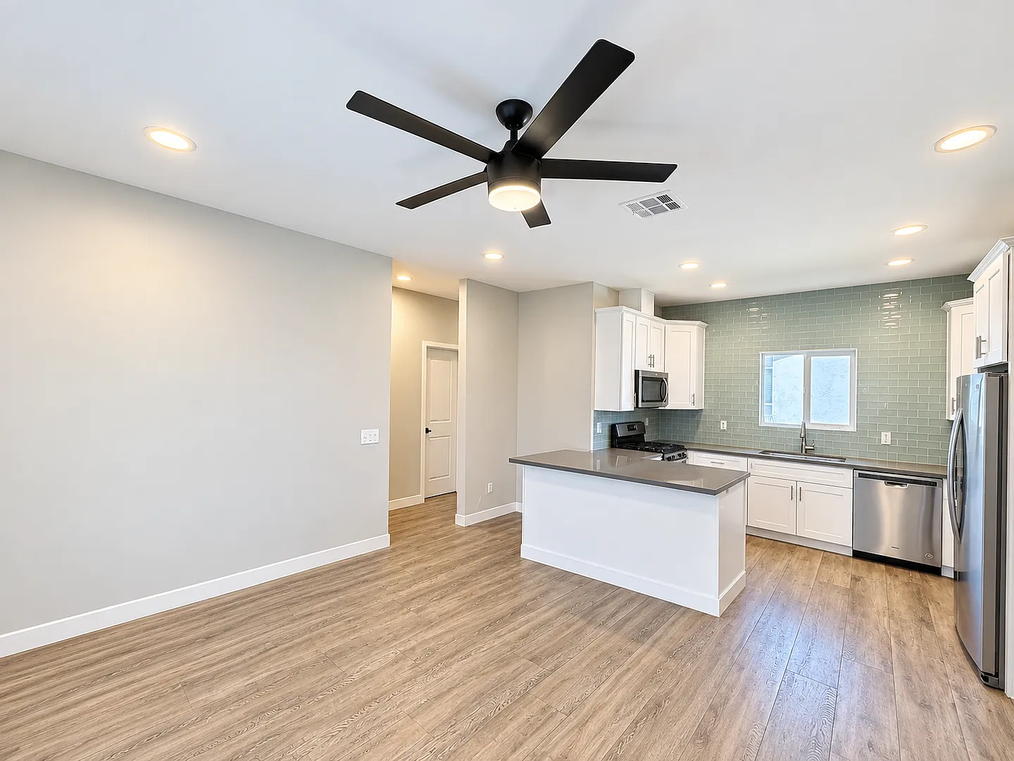 5240-5242 East Falls View Dr. — Photo 3