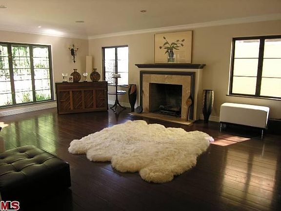 3rd image of 1146 N La Cienega Blvd