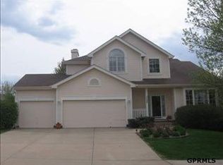 17259 Pine St, Omaha, NE 68130