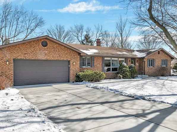 85 Carriage Dr, Morris, IL 60450