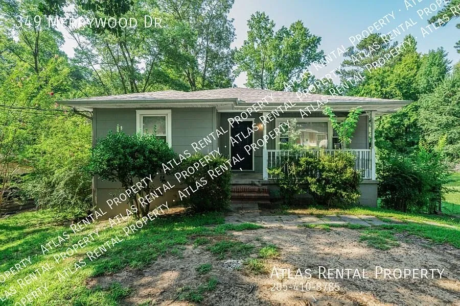 Pet-Friendly 4-Bedroom Home with Large Yard & Bonus Room! — Photo 1