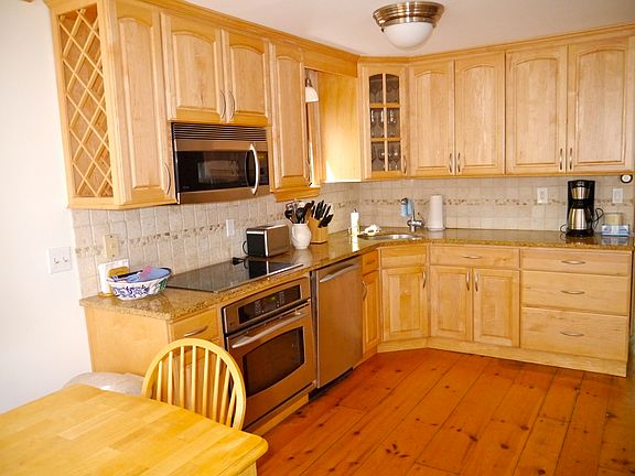 5th image of 48 Treasure Island Dr