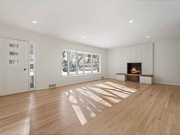 4th image of 8314 Gross Point Rd