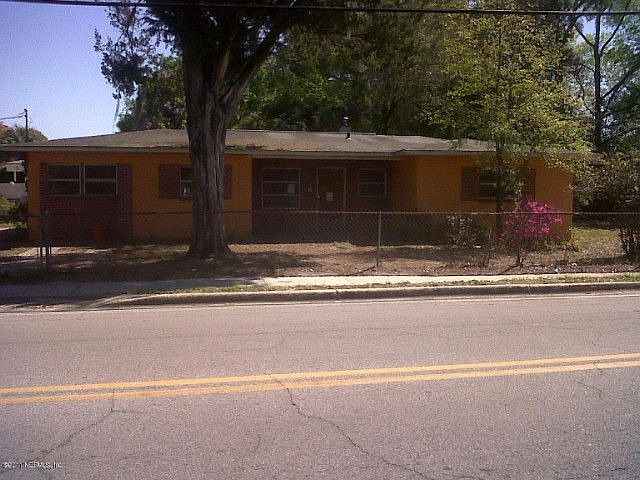 1st image of 401 Husson Ave